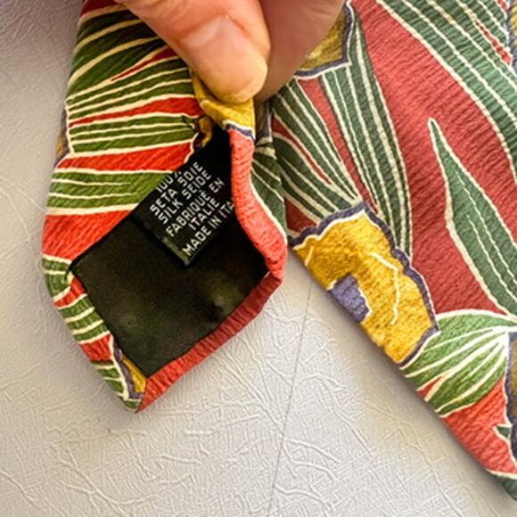 Boss Hugo Boss 100% Silk Neck Tie Made in Italy EUC Red Tropical Floral - Picture 4 of 8